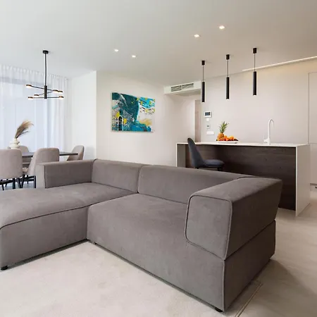 Beach Front Apartment In Malinska 公寓 *