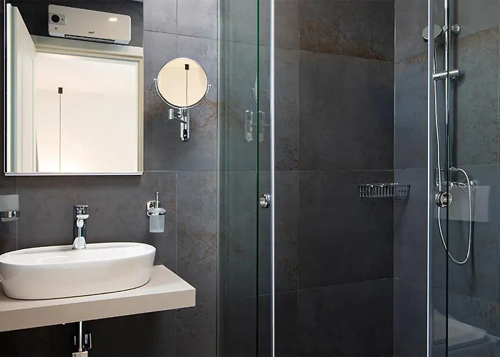 Pet Friendly Apartment In Malinska شقة