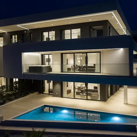 Pet Friendly Apartment In Malinska