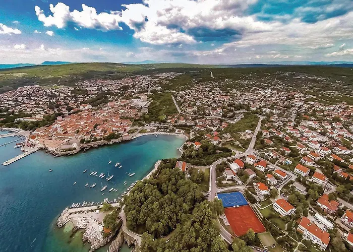 Pet Friendly Apartment In Malinska Apartman